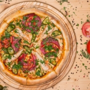 pizza ze zdrowymi dodatkami