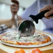Krojenie nożem do pizzy